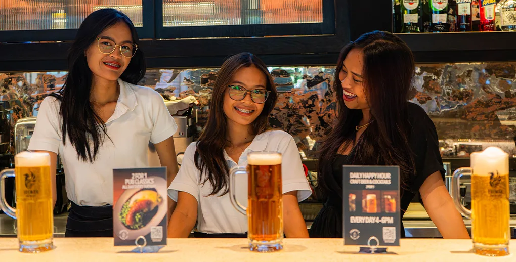 3 lady bartenders